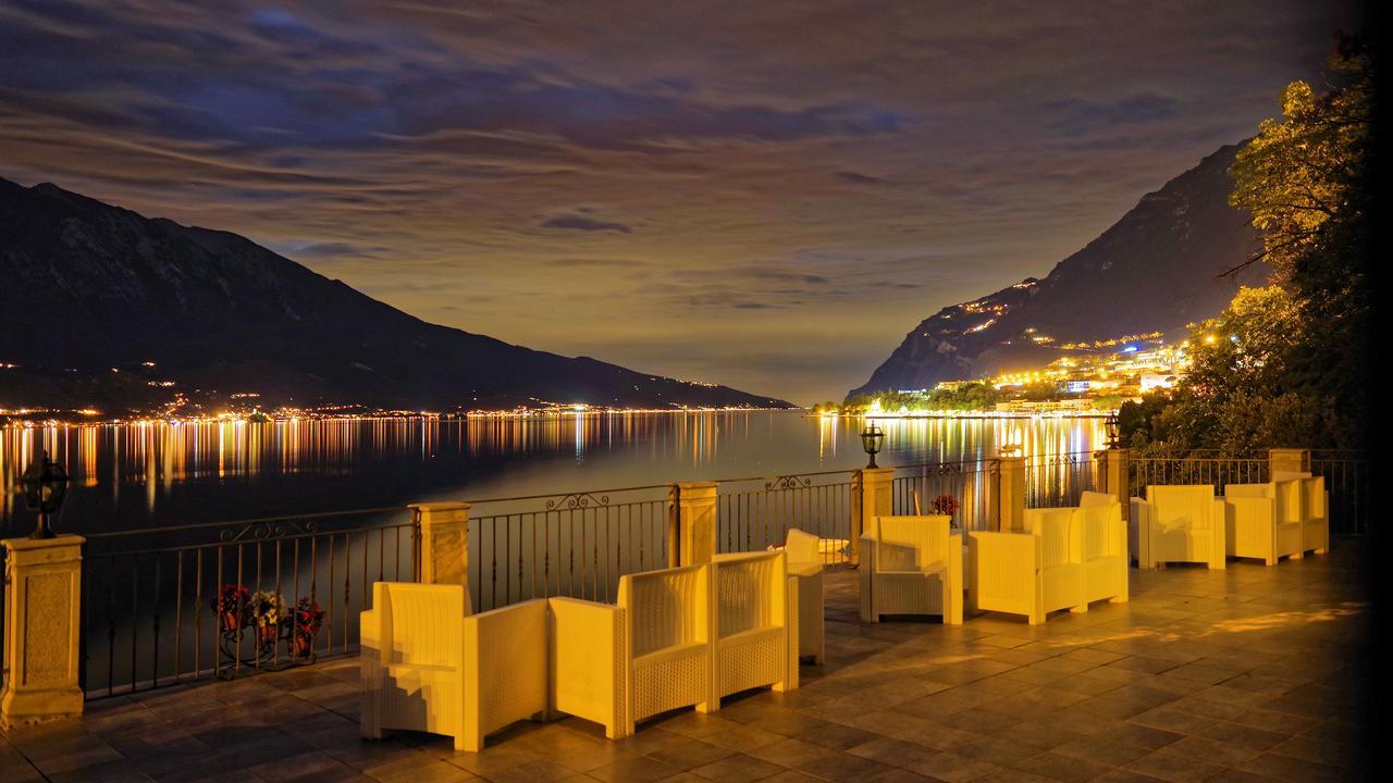 Villa Romantica Hotel Лимоне-суль-Гарда Экстерьер фото